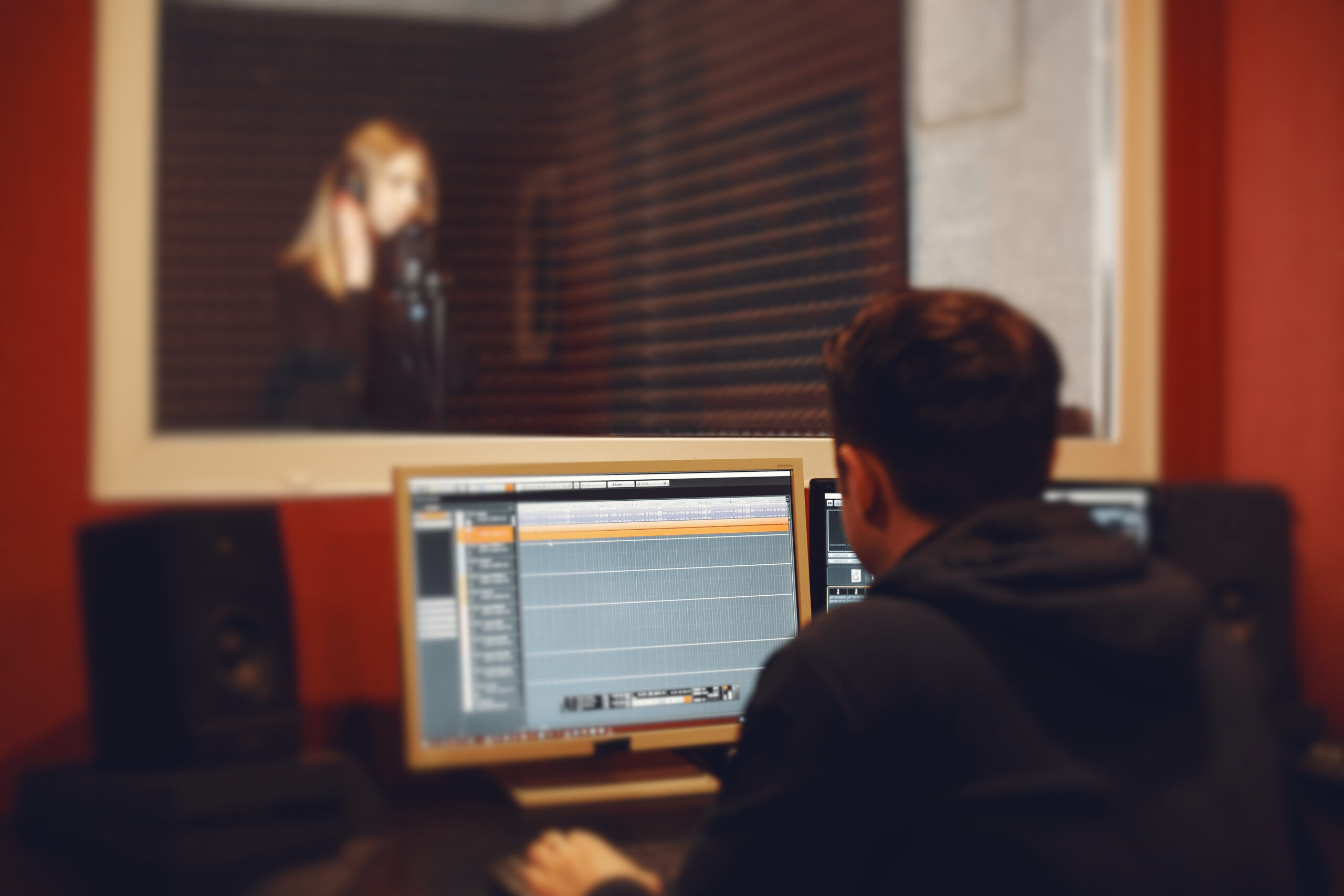 Υπηρεσίες ηχογράφησης και ζωντανής εγγραφής ήχου· παραγωγή πρωτοτύπων ηχογραφήσεων. Επιδότηση έως 65% για Επιχειρήσεις