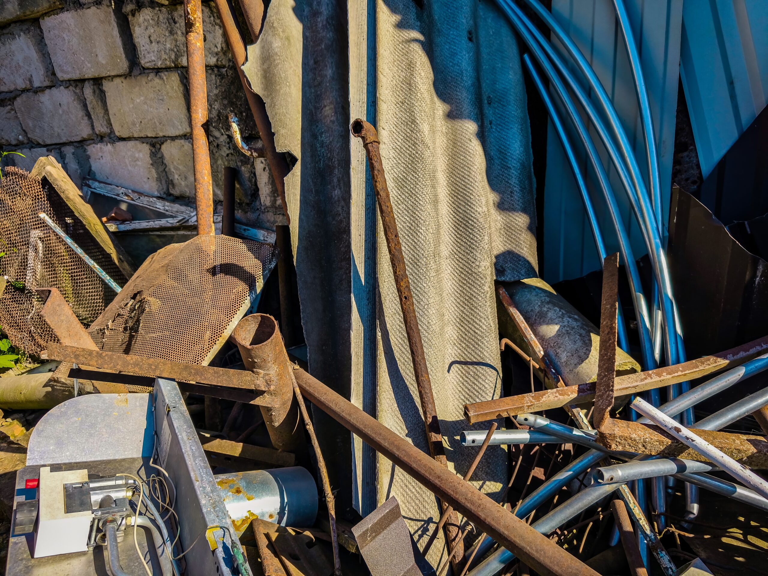 Έως 65% επιδότηση: Θραύση, καθαρισμός και διαλογή άλλων απορριμμάτων (π.χ. από κατεδαφίσεις) για την ανάκτηση μεταλλικών δευτερογενών πρώτων υλών